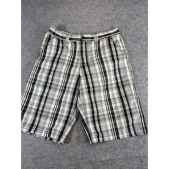 Vintage Y2K Southpole Striped Bermuda Shorts Men 32 Gray Black Golf Flat Front - Picture 1 of 6